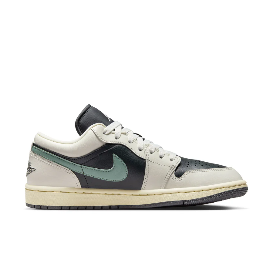 NIKE Jordan 1 Low - Anthracite/Jade Smoke/Legend Sand